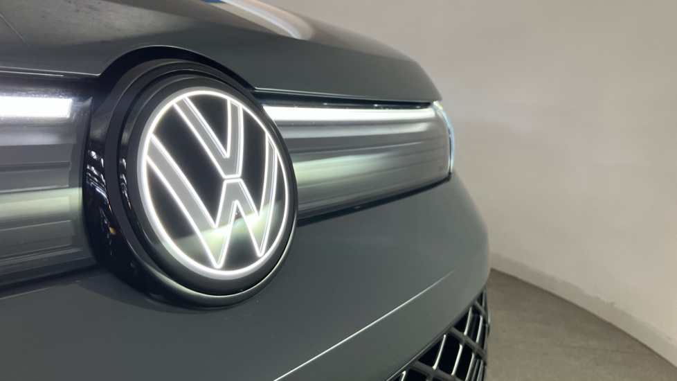 Volkswagen Tiguan 2.0 TDI R-Line 5dr DSG Diesel Estate - Image 41