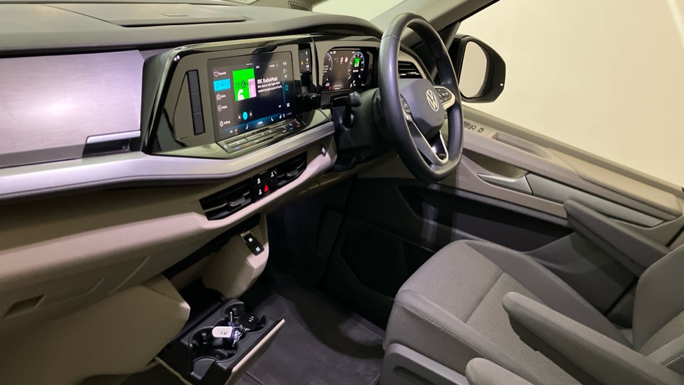Volkswagen Multivan 2.0 TDI Life 5dr DSG Diesel Estate - Image 2