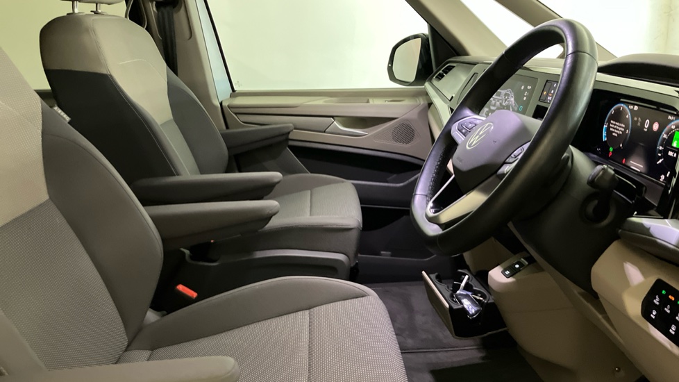 Volkswagen Multivan 2.0 TDI Life 5dr DSG Diesel Estate - Image 15