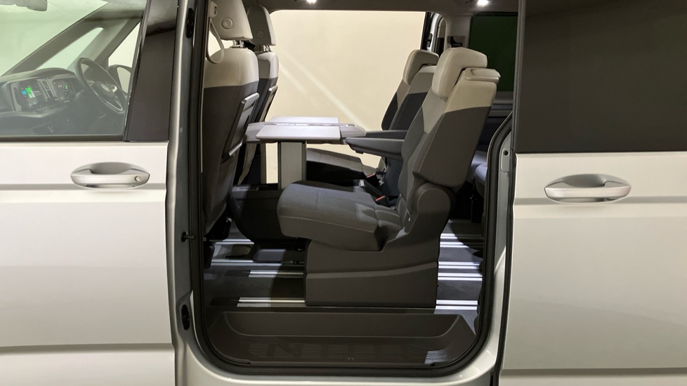 Volkswagen Multivan 2.0 TDI Life 5dr DSG Diesel Estate - Image 25