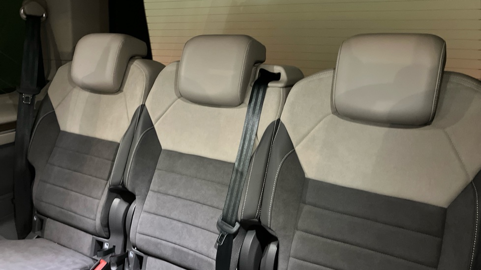 Volkswagen Multivan 2.0 TDI Style 5dr DSG Diesel Estate - Image 16