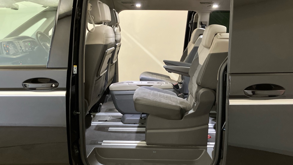 Volkswagen Multivan 2.0 TDI Style 5dr DSG Diesel Estate - Image 31