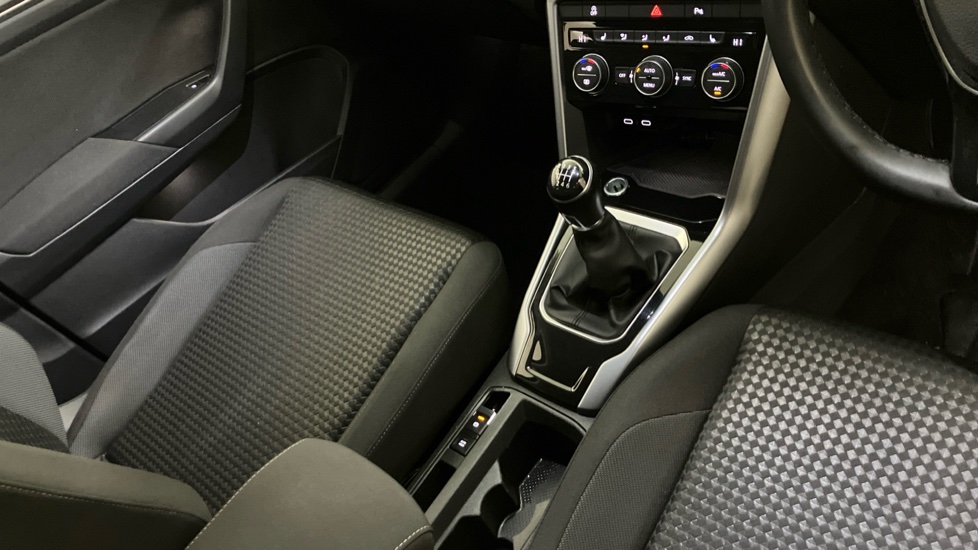 Volkswagen T-Roc 1.5 TSI EVO Active 5dr Petrol Hatchback - Image 14