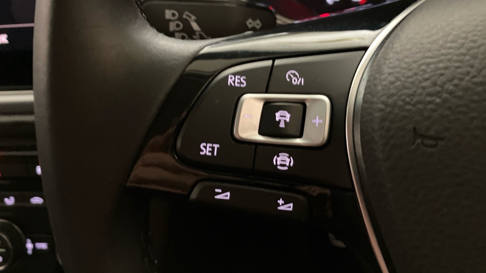 Volkswagen T-Roc 1.5 TSI EVO Active 5dr Petrol Hatchback - Image 17
