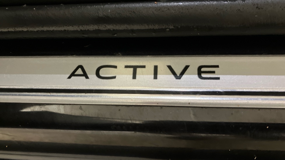 Volkswagen T-Roc 1.5 TSI EVO Active 5dr Petrol Hatchback - Image 23