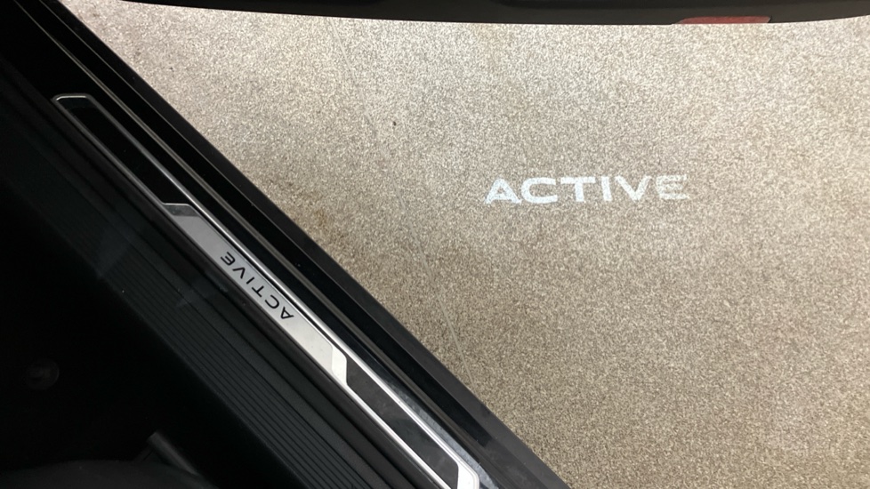Volkswagen T-Roc 1.5 TSI EVO Active 5dr Petrol Hatchback - Image 26