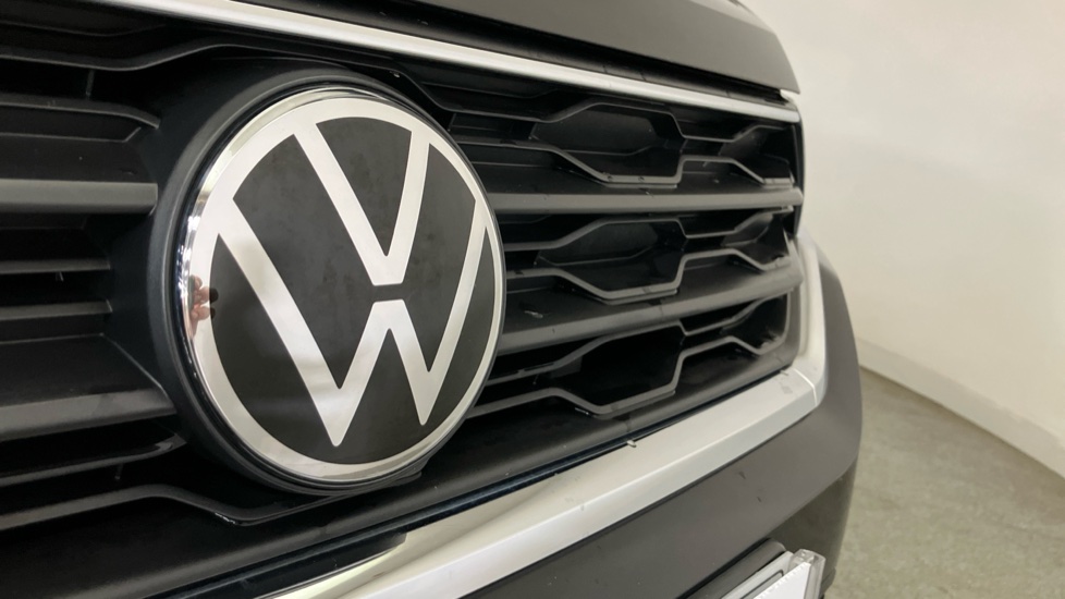 Volkswagen T-Roc 1.5 TSI EVO Active 5dr Petrol Hatchback - Image 30