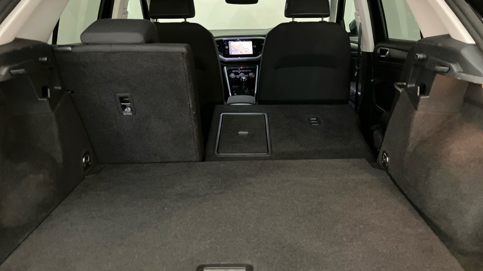 Volkswagen T-Roc 1.5 TSI EVO Active 5dr Petrol Hatchback - Image 37