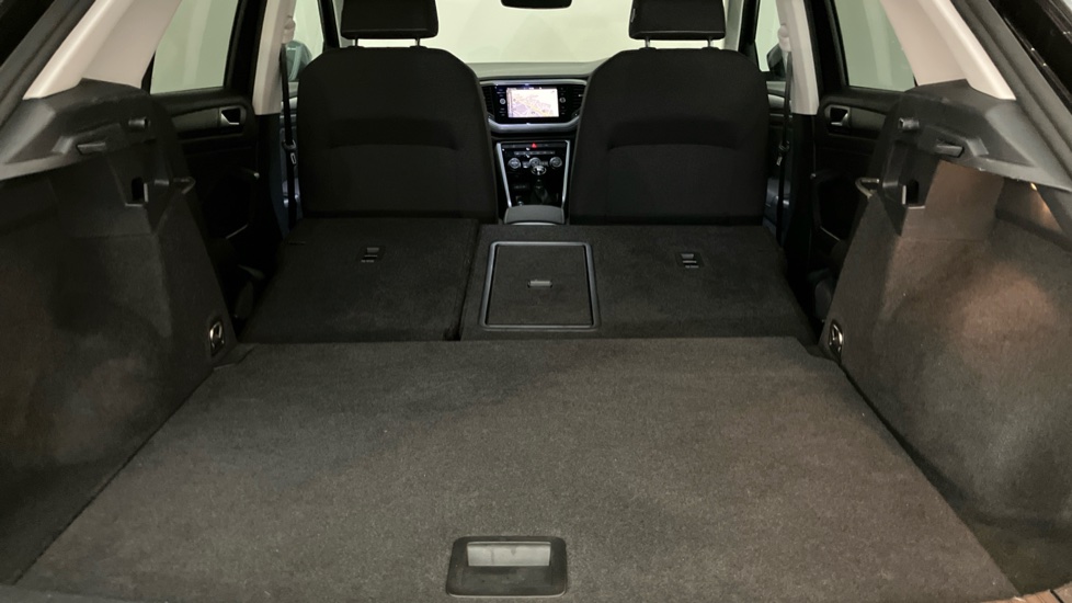 Volkswagen T-Roc 1.5 TSI EVO Active 5dr Petrol Hatchback - Image 38