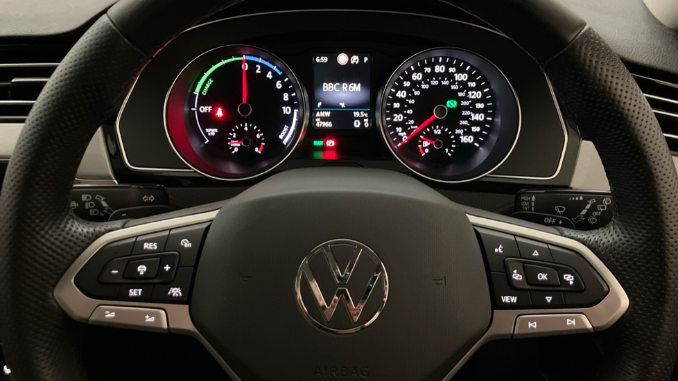 Volkswagen Passat 1.4 TSI PHEV GTE 5dr DSG Estate - Image 10