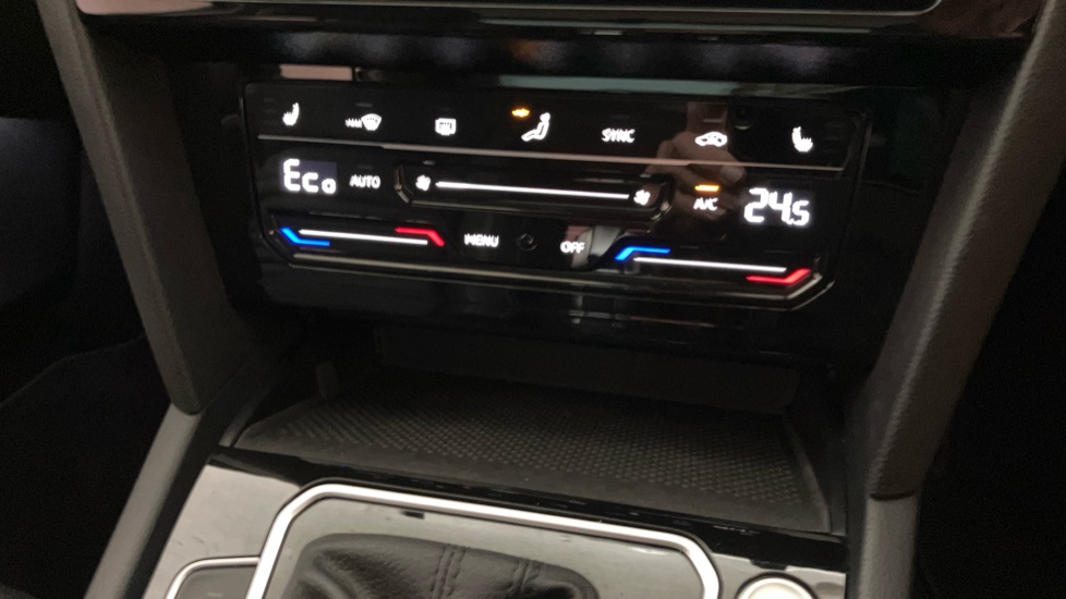 Volkswagen Passat 1.4 TSI PHEV GTE 5dr DSG Estate - Image 13