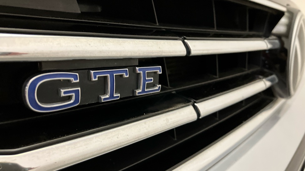 Volkswagen Passat 1.4 TSI PHEV GTE 5dr DSG Estate - Image 38