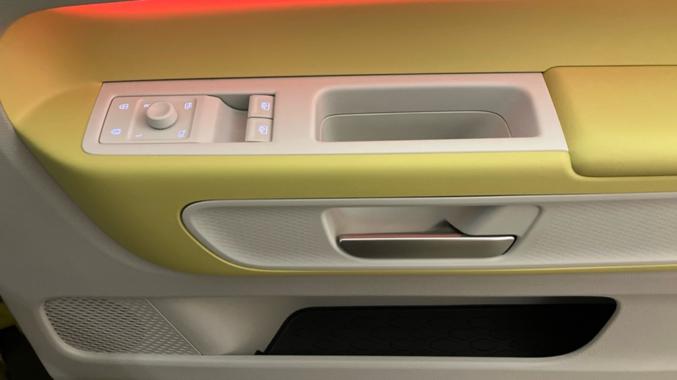 Volkswagen ID. Buzz 150kW 1ST Edition Pro 77kWh 5dr Auto Electric Estate - Image 19