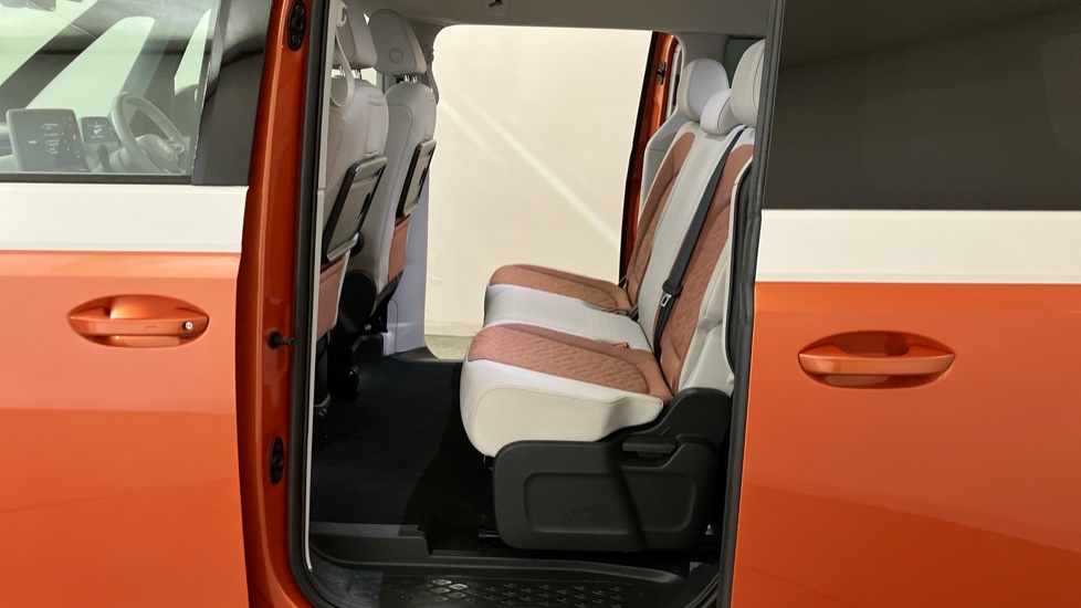 Volkswagen ID. Buzz 150kW 1ST Edition Pro 77kWh 5dr Auto Electric Estate - Image 27