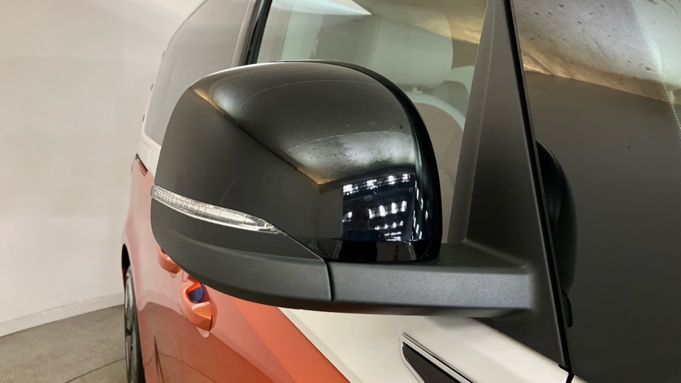 Volkswagen ID. Buzz 150kW 1ST Edition Pro 77kWh 5dr Auto Electric Estate - Image 40