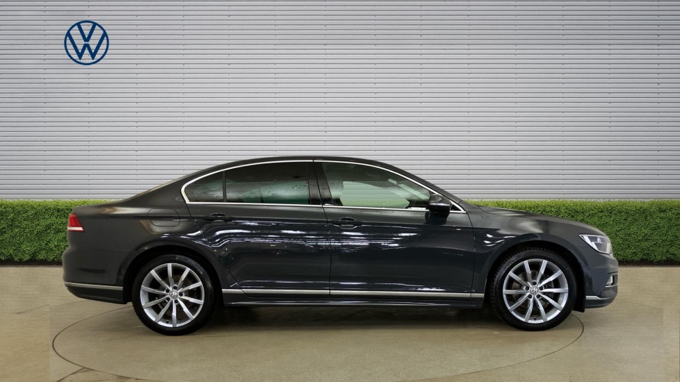 Volkswagen Passat 2.0 TDI R-Line 4dr [Panoramic Roof] Diesel Saloon - Image 4