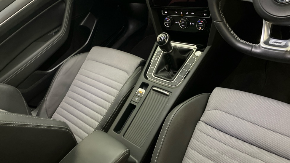 Volkswagen Passat 2.0 TDI R-Line 4dr [Panoramic Roof] Diesel Saloon - Image 14