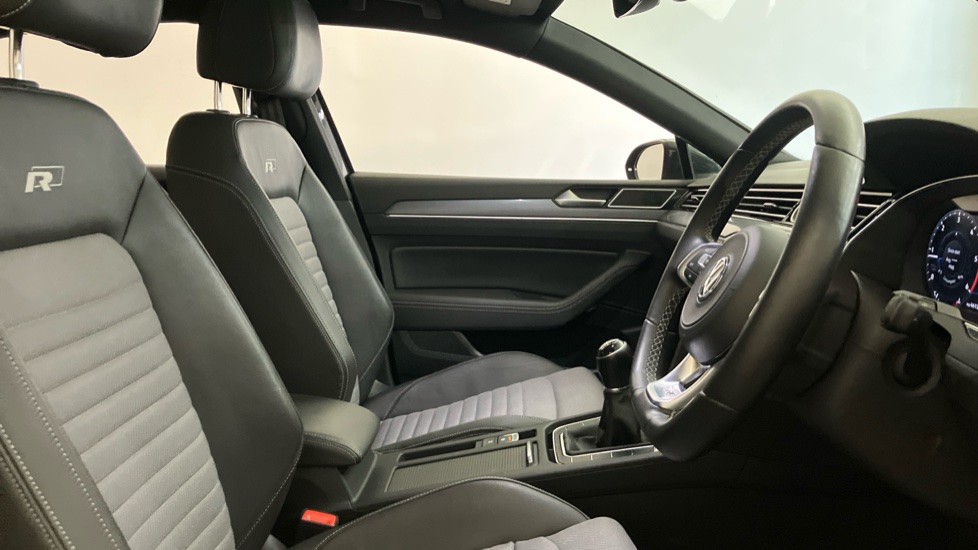 Volkswagen Passat 2.0 TDI R-Line 4dr [Panoramic Roof] Diesel Saloon - Image 15