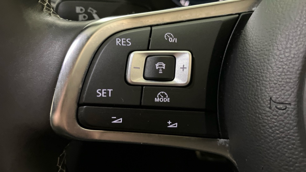 Volkswagen Passat 2.0 TDI R-Line 4dr [Panoramic Roof] Diesel Saloon - Image 17