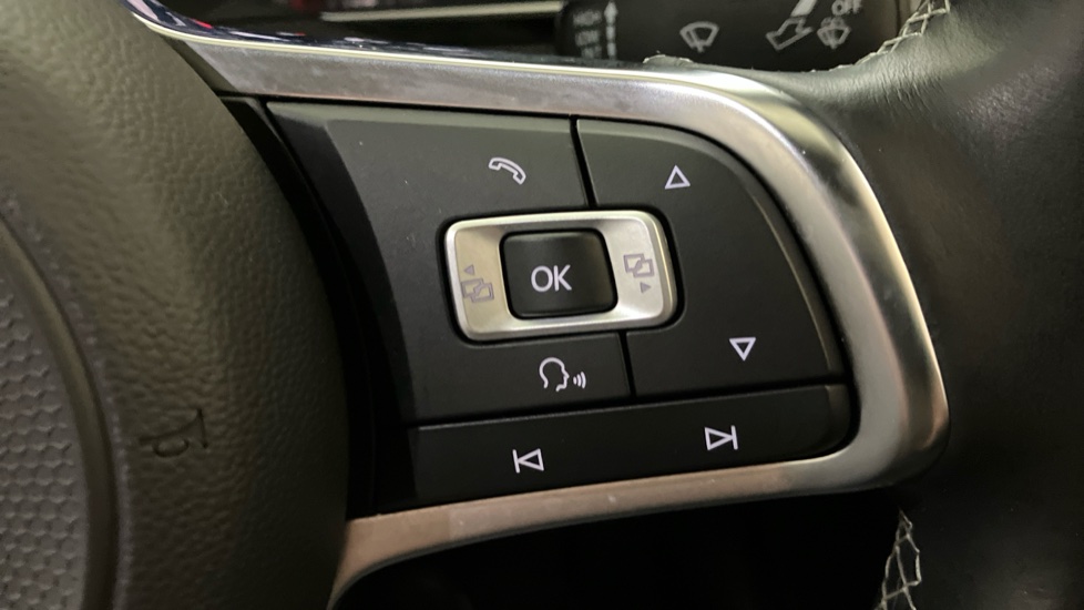 Volkswagen Passat 2.0 TDI R-Line 4dr [Panoramic Roof] Diesel Saloon - Image 18