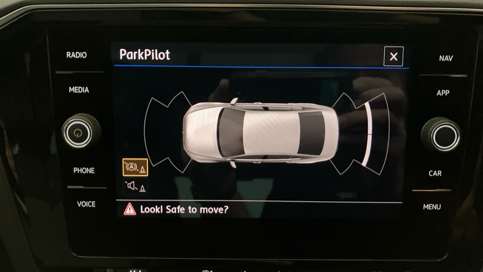 Volkswagen Passat 2.0 TDI R-Line 4dr [Panoramic Roof] Diesel Saloon - Image 21