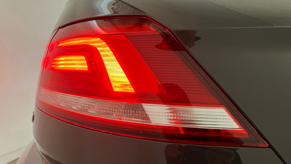 Volkswagen Passat 2.0 TDI R-Line 4dr [Panoramic Roof] Diesel Saloon - Image 25