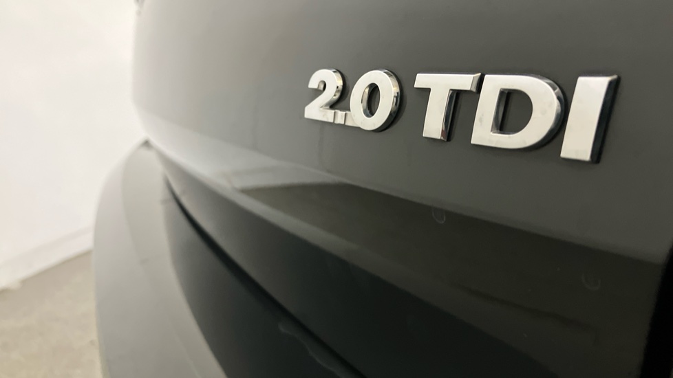 Volkswagen Passat 2.0 TDI R-Line 4dr [Panoramic Roof] Diesel Saloon - Image 29