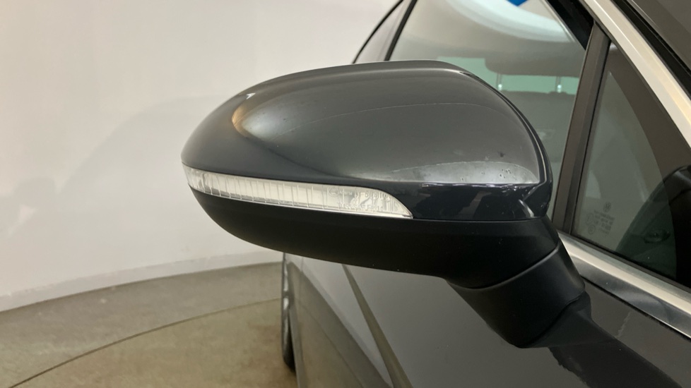 Volkswagen Passat 2.0 TDI R-Line 4dr [Panoramic Roof] Diesel Saloon - Image 30
