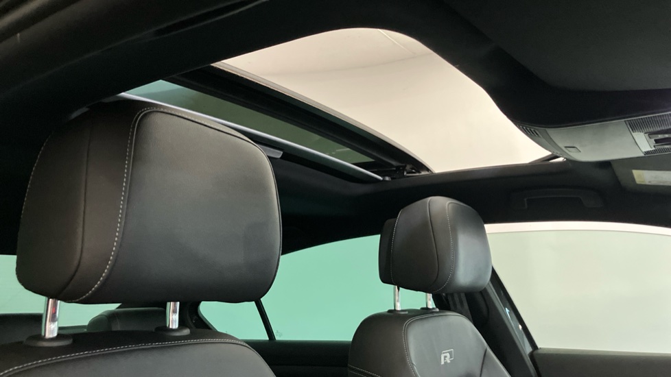 Volkswagen Passat 2.0 TDI R-Line 4dr [Panoramic Roof] Diesel Saloon - Image 32