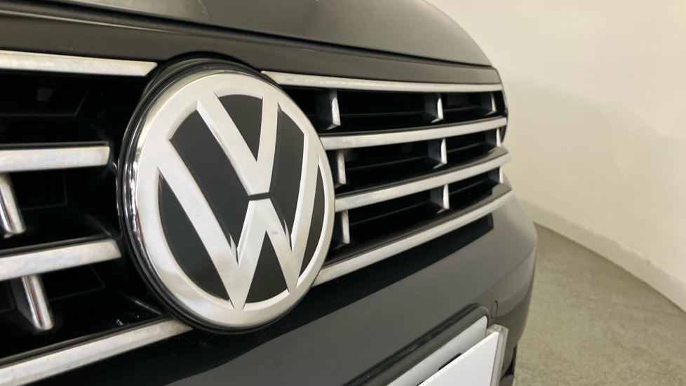 Volkswagen Passat 2.0 TDI R-Line 4dr [Panoramic Roof] Diesel Saloon - Image 34
