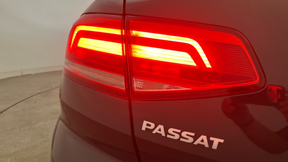 Volkswagen Passat 2.0 TDI R-Line 4dr [Panoramic Roof] Diesel Saloon - Image 36