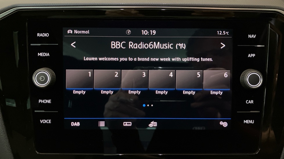 Volkswagen Passat 2.0 TDI R-Line 4dr [Panoramic Roof] Diesel Saloon - Image 39