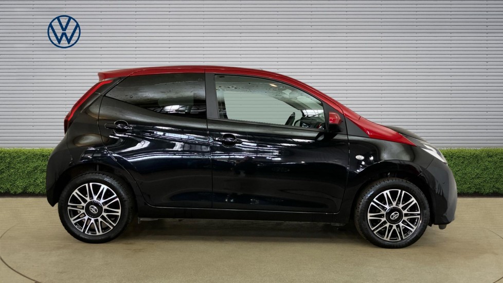 Toyota Aygo 1.0 VVT-i X-Clusiv 5dr x-shift Petrol Hatchback - Image 4