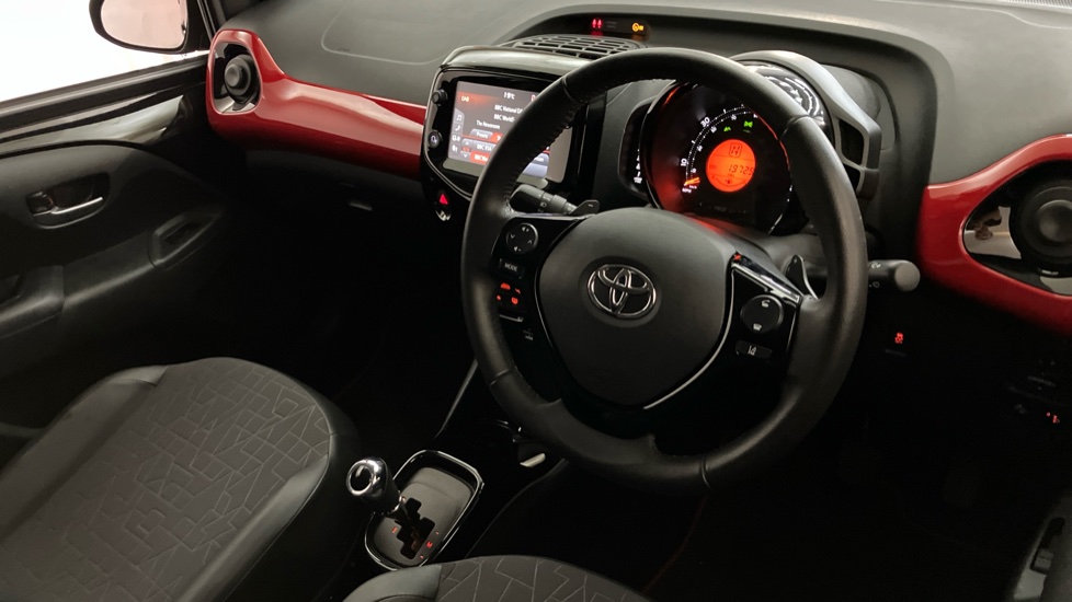 Toyota Aygo 1.0 VVT-i X-Clusiv 5dr x-shift Petrol Hatchback - Image 6