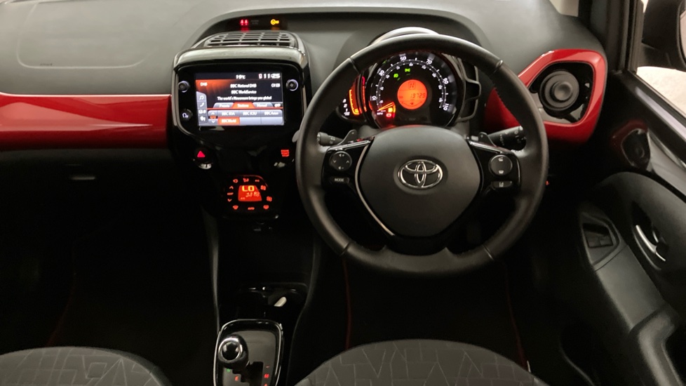 Toyota Aygo 1.0 VVT-i X-Clusiv 5dr x-shift Petrol Hatchback - Image 9