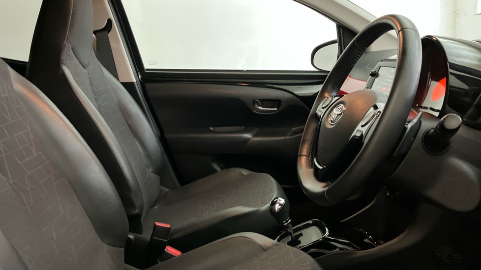 Toyota Aygo 1.0 VVT-i X-Clusiv 5dr x-shift Petrol Hatchback - Image 15