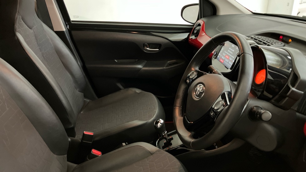 Toyota Aygo 1.0 VVT-i X-Clusiv 5dr x-shift Petrol Hatchback - Image 23