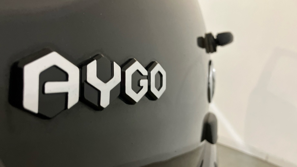 Toyota Aygo 1.0 VVT-i X-Clusiv 5dr x-shift Petrol Hatchback - Image 25