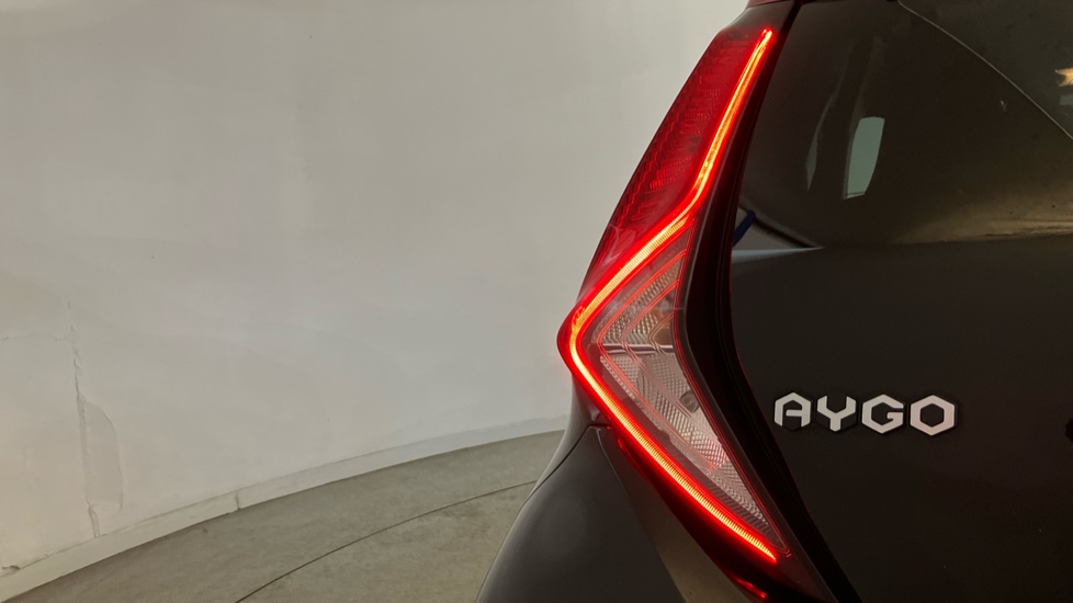 Toyota Aygo 1.0 VVT-i X-Clusiv 5dr x-shift Petrol Hatchback - Image 29