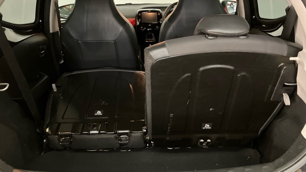 Toyota Aygo 1.0 VVT-i X-Clusiv 5dr x-shift Petrol Hatchback - Image 33