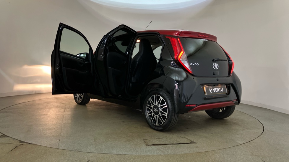 Toyota Aygo 1.0 VVT-i X-Clusiv 5dr x-shift Petrol Hatchback - Image 36