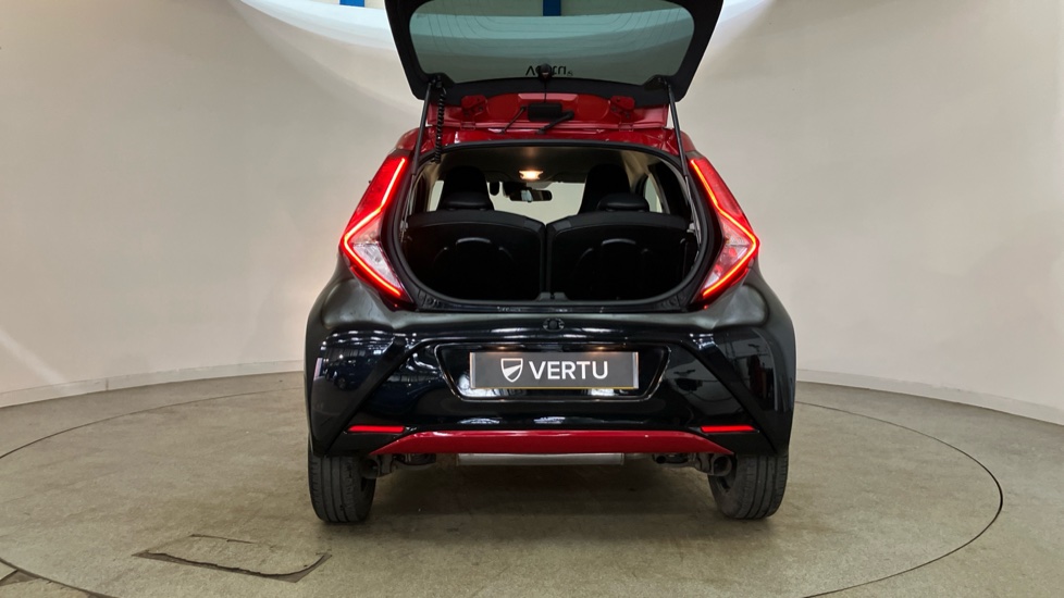 Toyota Aygo 1.0 VVT-i X-Clusiv 5dr x-shift Petrol Hatchback - Image 37