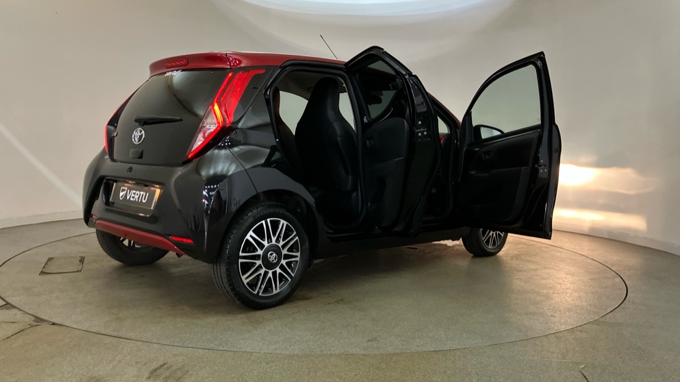 Toyota Aygo 1.0 VVT-i X-Clusiv 5dr x-shift Petrol Hatchback - Image 38