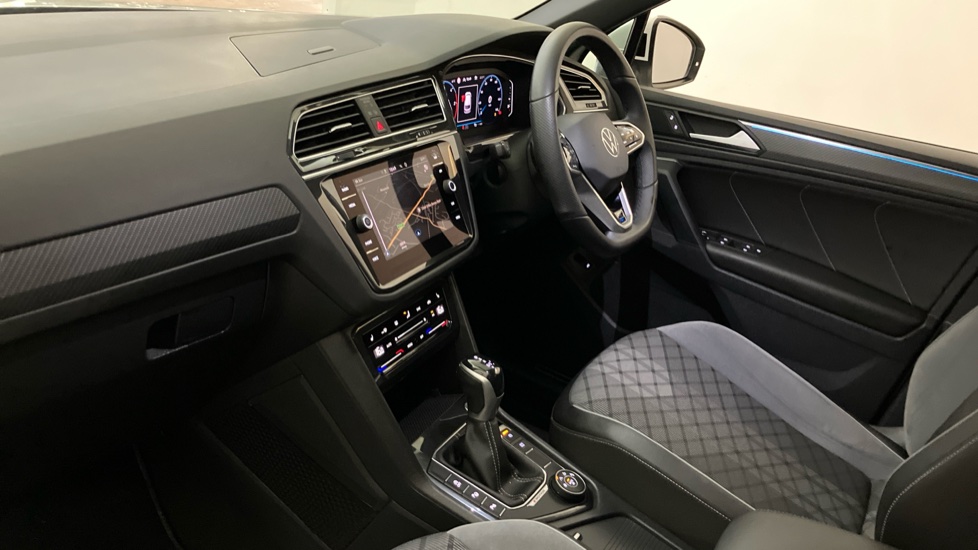 Volkswagen Tiguan 2.0 TDI 4Motion R-Line 5dr DSG Diesel Estate - Image 2