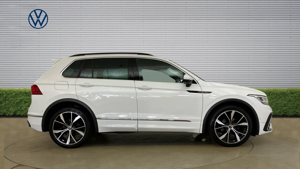 Volkswagen Tiguan 2.0 TDI 4Motion R-Line 5dr DSG Diesel Estate - Image 4