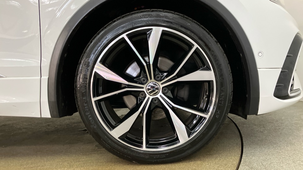 Volkswagen Tiguan 2.0 TDI 4Motion R-Line 5dr DSG Diesel Estate - Image 5