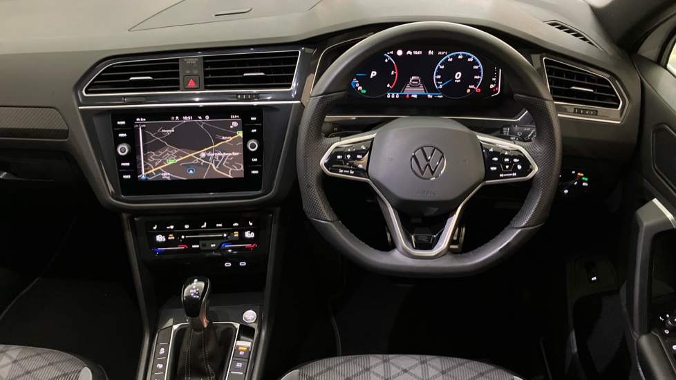 Volkswagen Tiguan 2.0 TDI 4Motion R-Line 5dr DSG Diesel Estate - Image 9