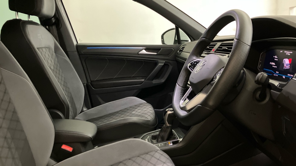 Volkswagen Tiguan 2.0 TDI 4Motion R-Line 5dr DSG Diesel Estate - Image 27