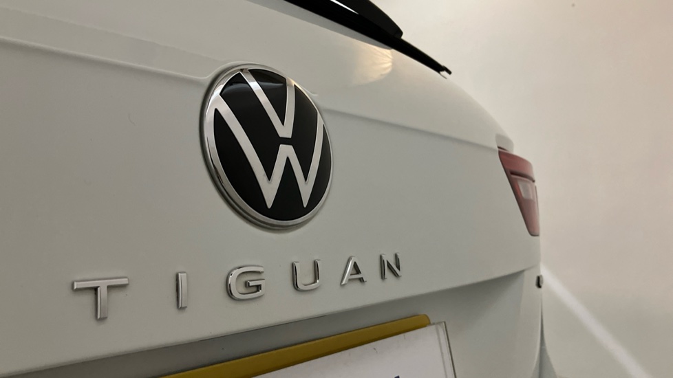 Volkswagen Tiguan 2.0 TDI 4Motion R-Line 5dr DSG Diesel Estate - Image 29