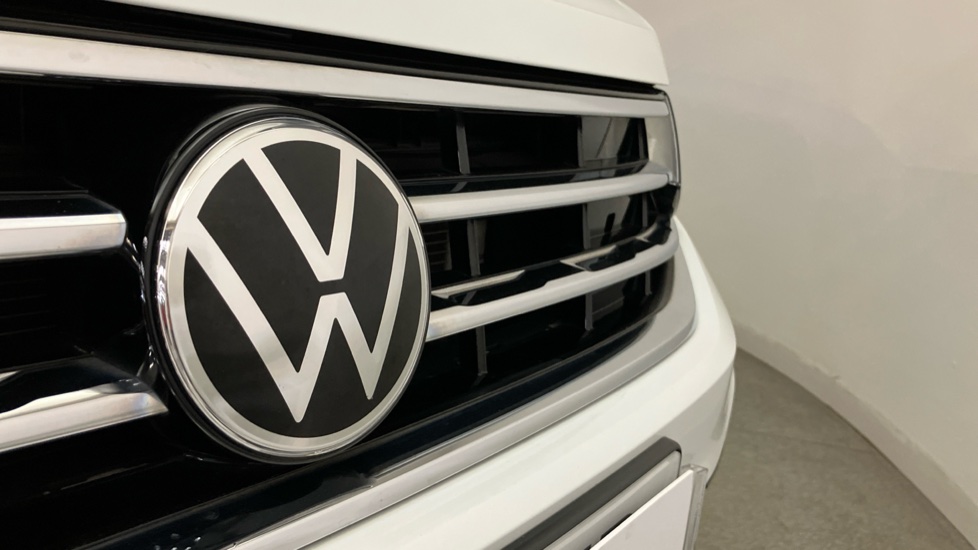 Volkswagen Tiguan 2.0 TDI 4Motion R-Line 5dr DSG Diesel Estate - Image 32